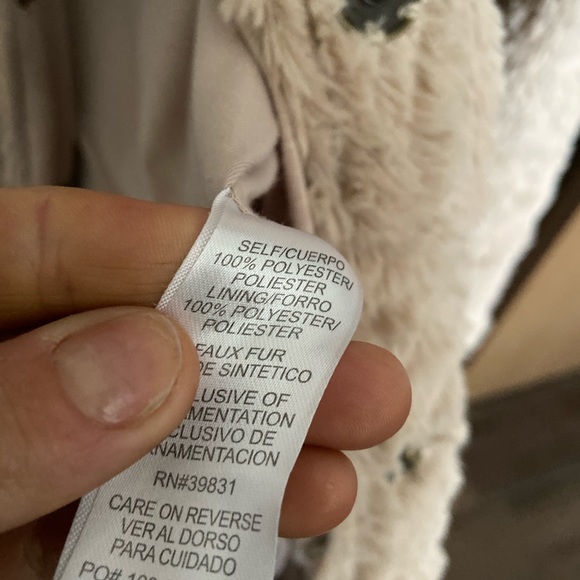 Furry coat - Picture 2 of 2